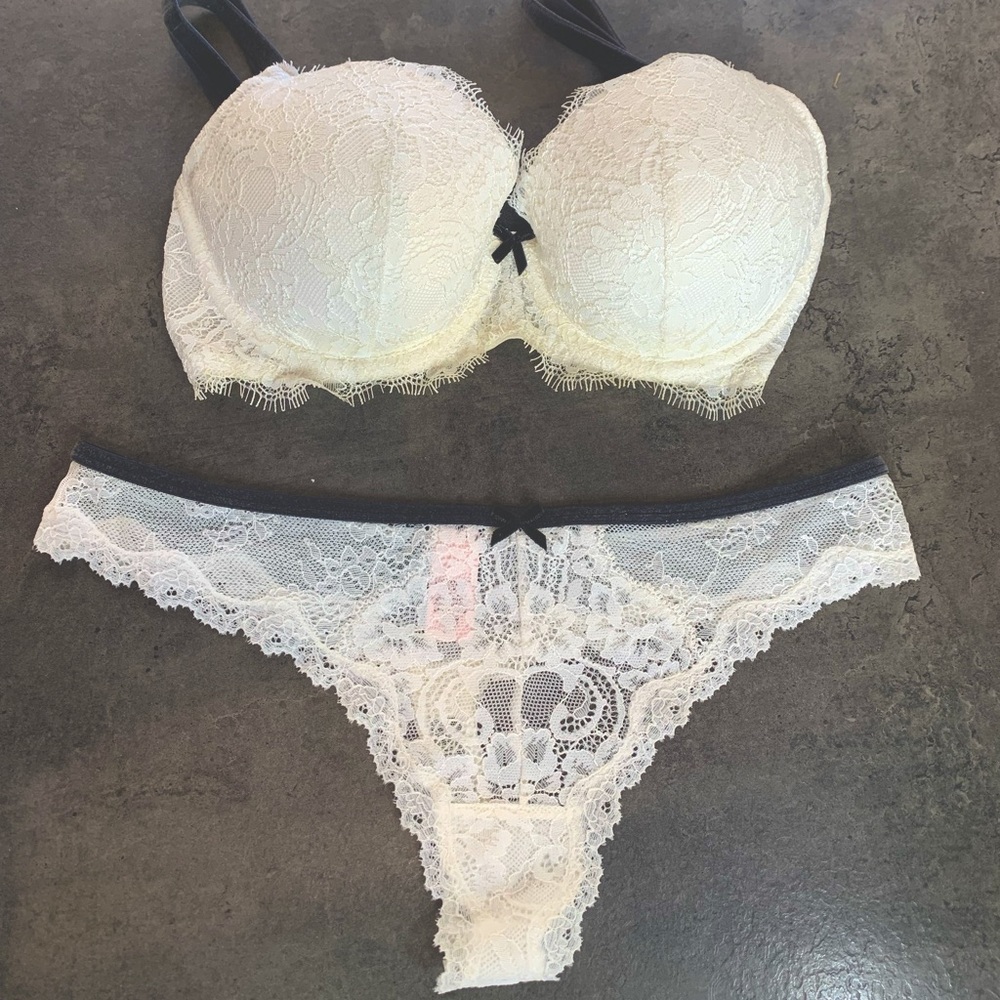 NWOT VS Dream Angels Demi matching set